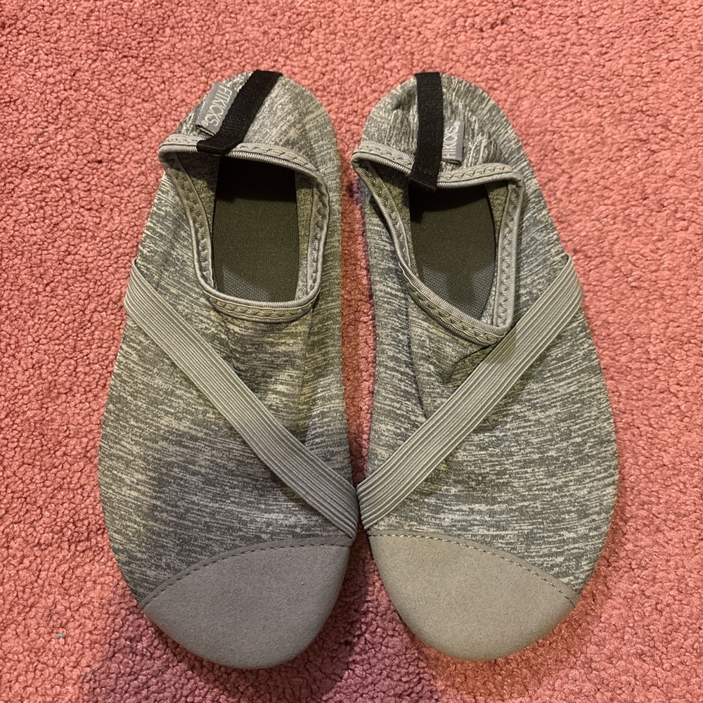Yoga/mat shoes
